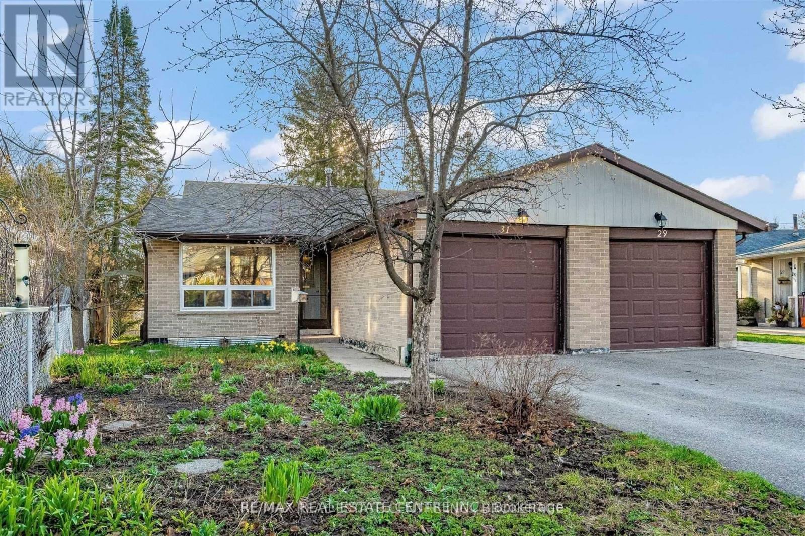 31 Shirley Street, Orangeville, Ontario  L9W 2T3 - Photo 1 - W13028286