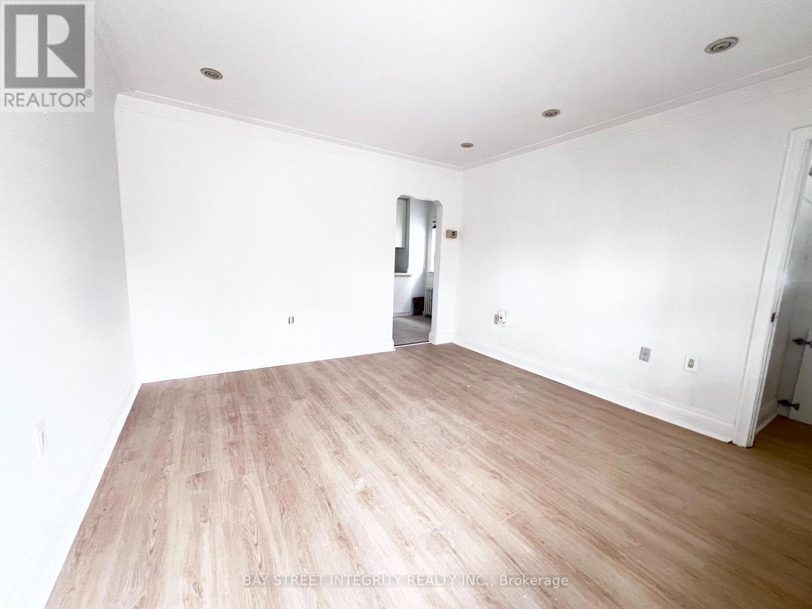 970 Briar Hill Avenue, Toronto, Ontario  M6B 1M3 - Photo 2 - W13028328