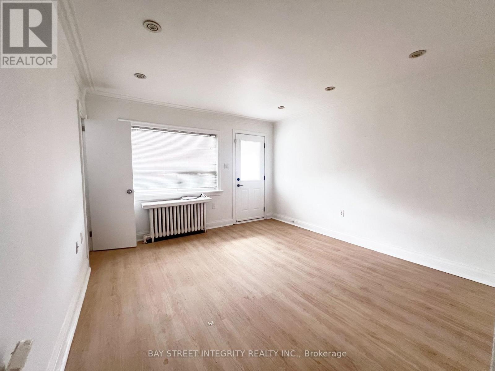 970 Briar Hill Avenue, Toronto, Ontario  M6B 1M3 - Photo 3 - W13028328