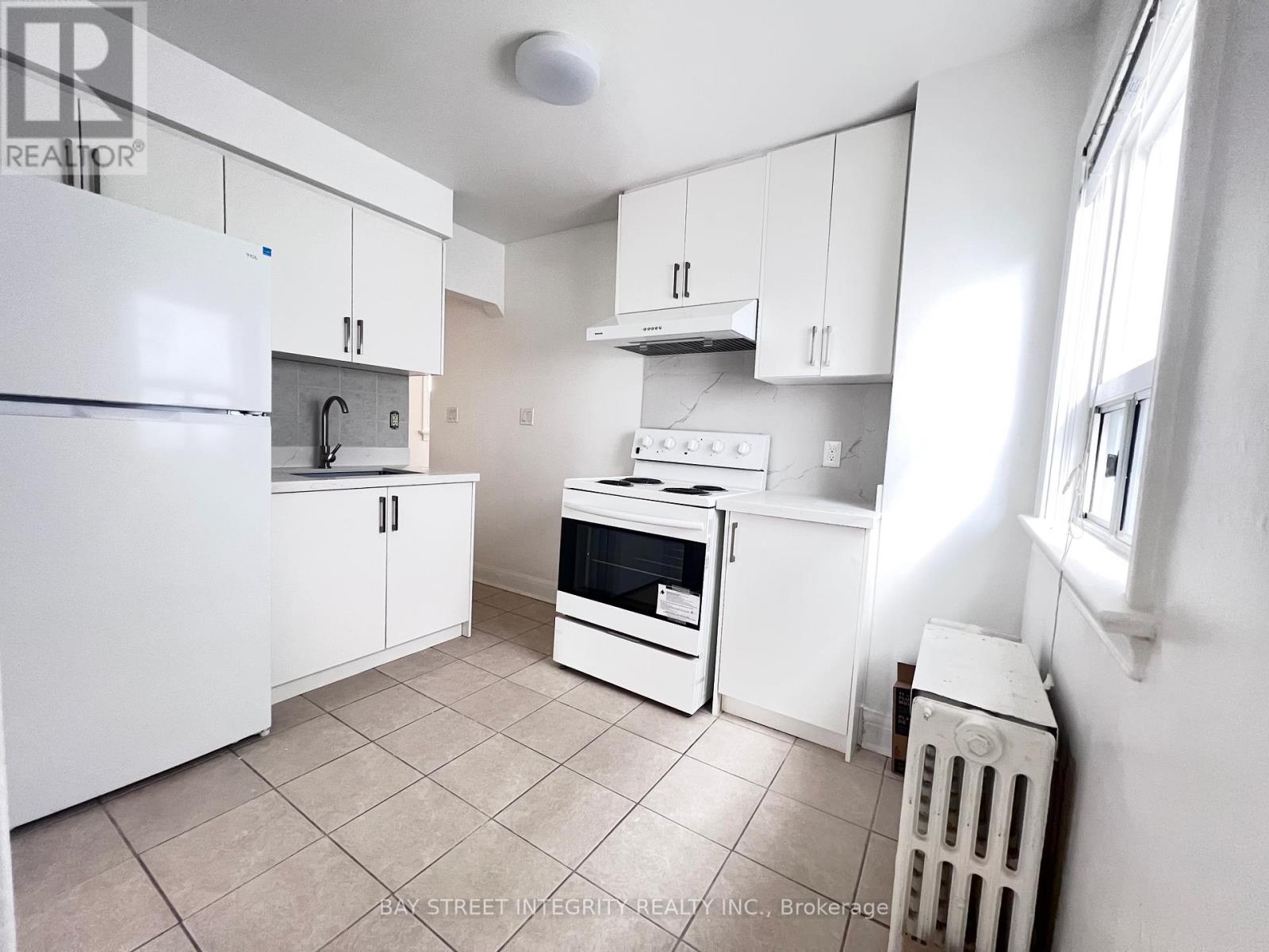 970 Briar Hill Avenue, Toronto, Ontario  M6B 1M3 - Photo 8 - W13028328