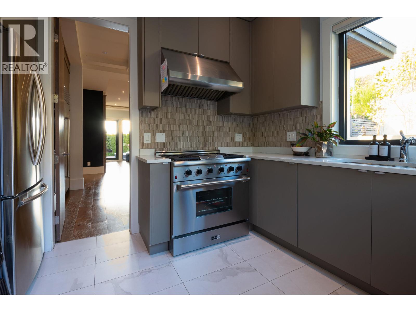 908 Beaconsfield Road, North Vancouver, British Columbia  V7R 1S8 - Photo 10 - R3113624