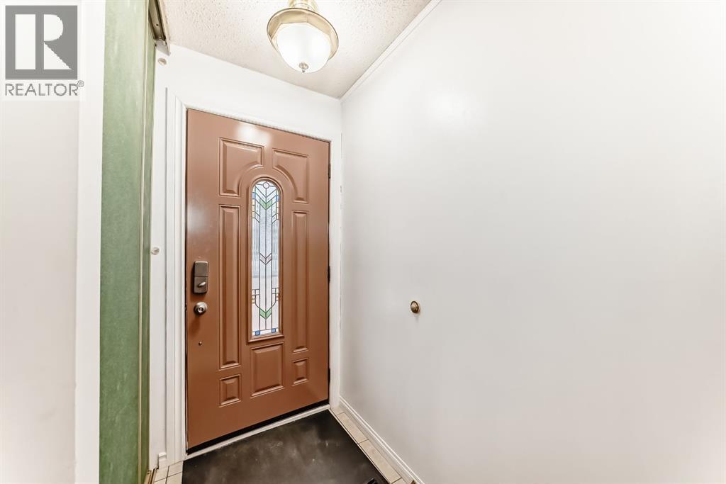 255 Falshire Way NE, Calgary, Alberta  T3J 2B3 - Photo 3 - A2302353