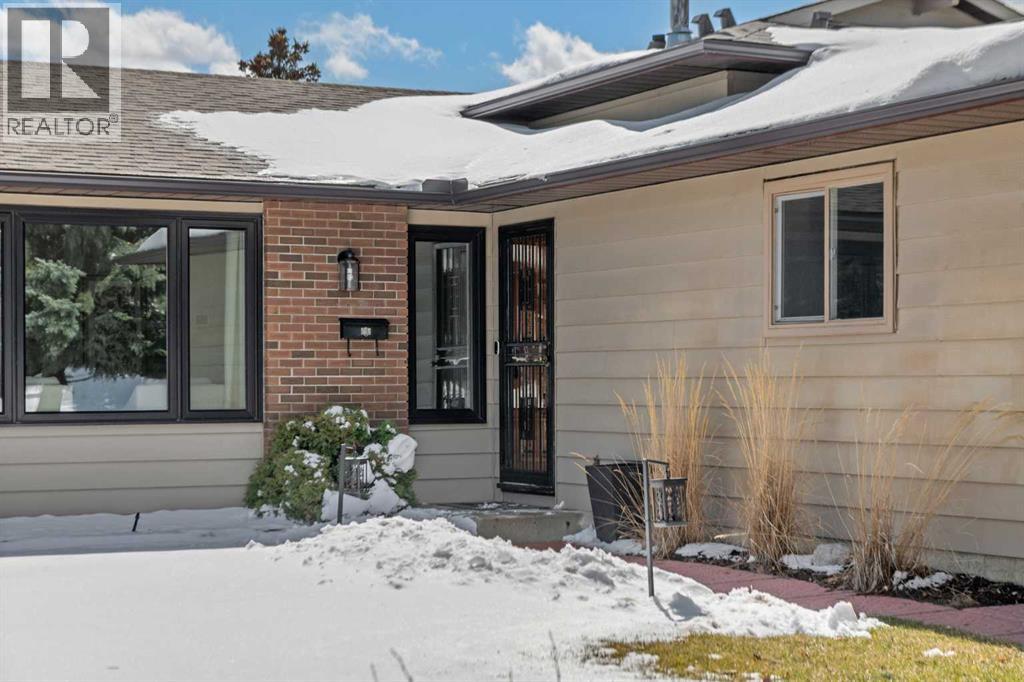 7715 67 Avenue Nw, Calgary, Alberta  T3B 4B2 - Photo 2 - A2299625