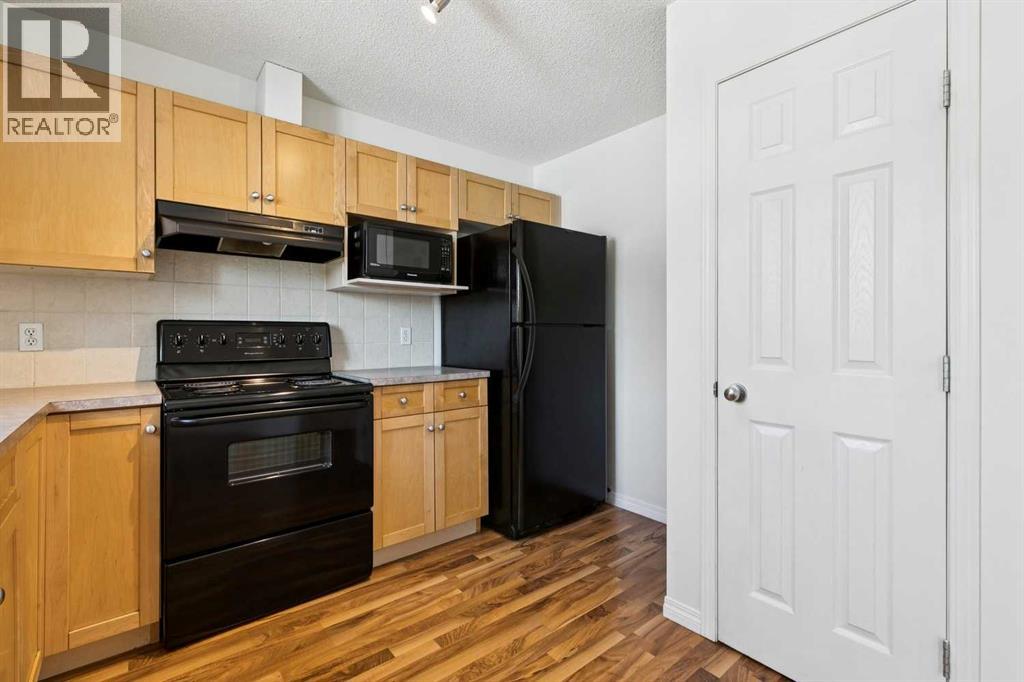 114 Royal Birch Villas Nw, Calgary, Alberta  T3G 5V2 - Photo 5 - A2289070