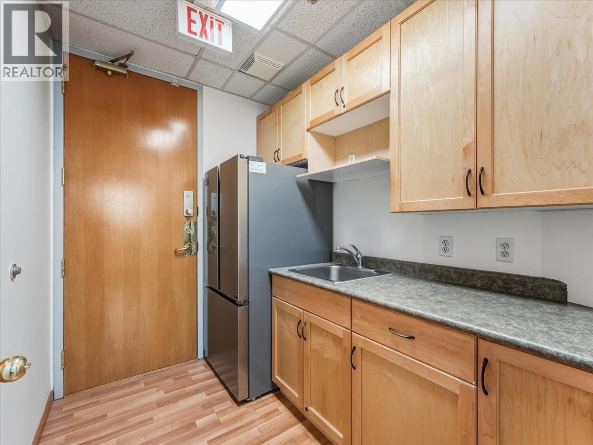 Listing Picture 10 of 24 : 103/104 470 KINGSWAY, Vancouver / 溫哥華 - 魯藝地產 Yvonne Lu Group - MLS Medallion Club Member