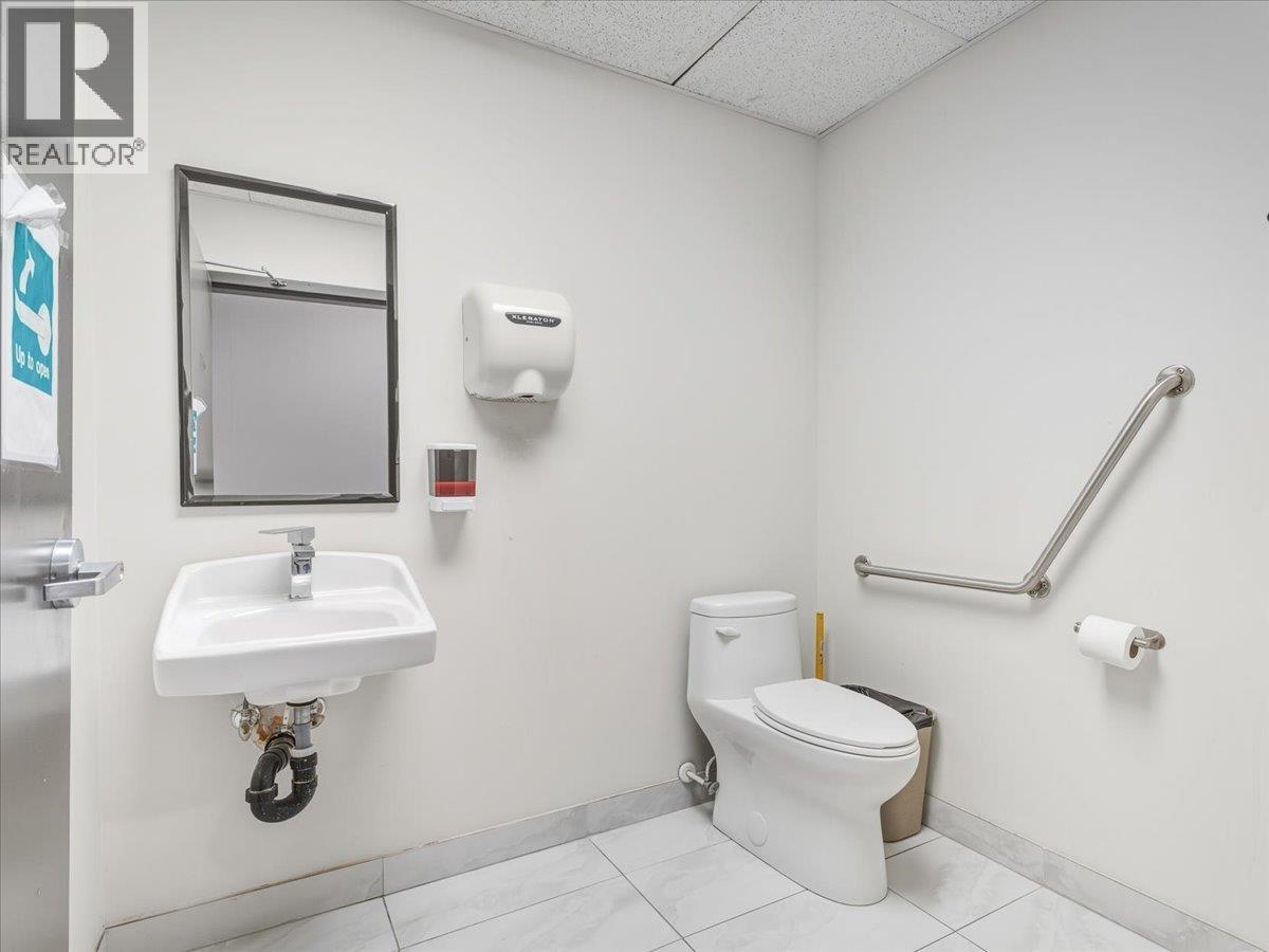 Listing Picture 21 of 24 : 103/104 470 KINGSWAY, Vancouver / 溫哥華 - 魯藝地產 Yvonne Lu Group - MLS Medallion Club Member