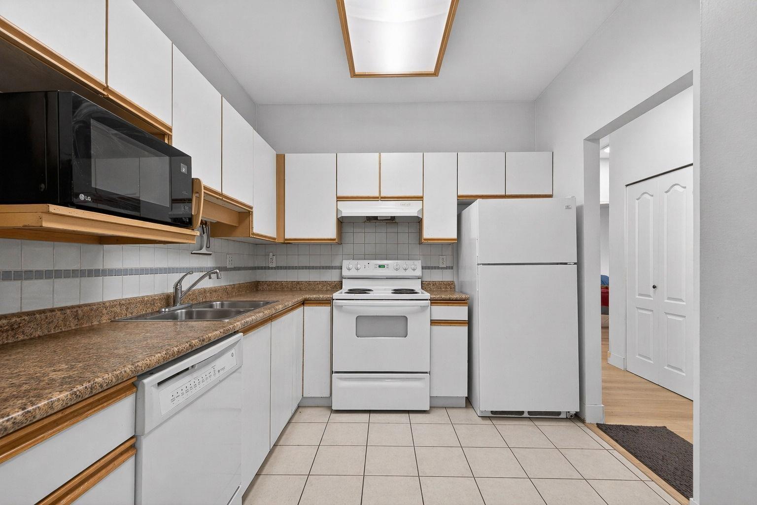 116 13918 72 Avenue, Surrey, British Columbia  V3W 0T4 - Photo 11 - R3113610