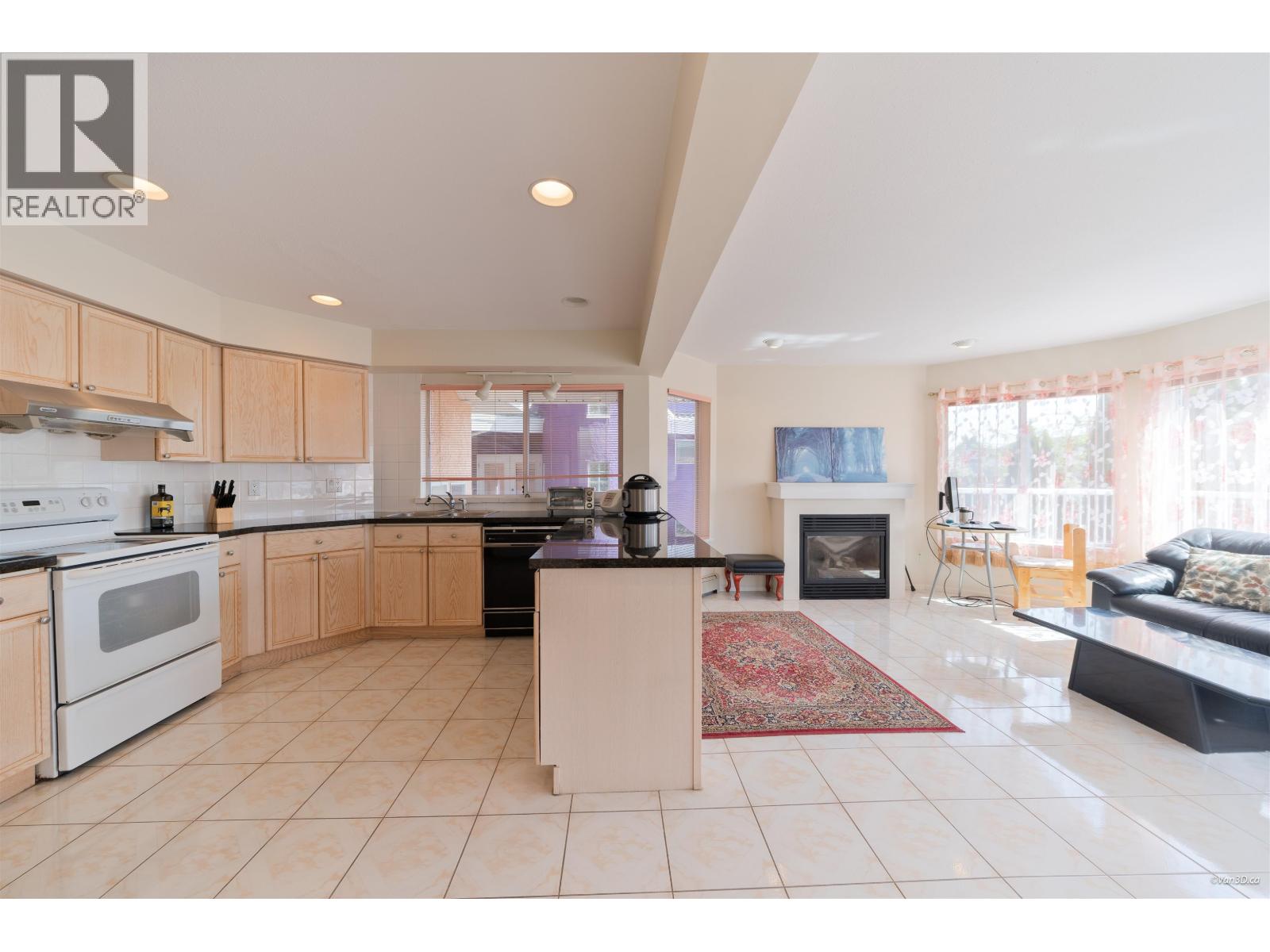 6758 Kitchener Street, Burnaby, British Columbia  V5B 2J9 - Photo 2 - R3113492