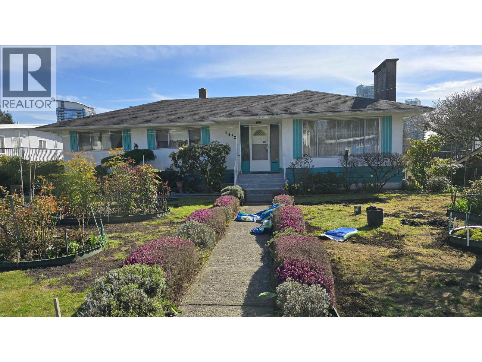 5432 BUCHANAN STREET, Burnaby, British Columbia