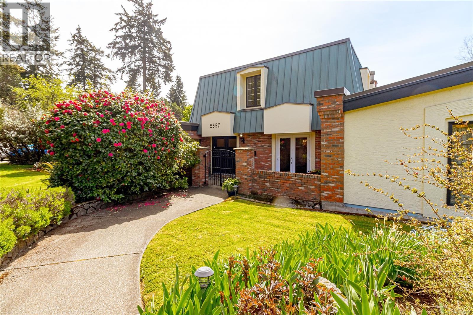 2557 Annabern Cres, Saanich, British Columbia