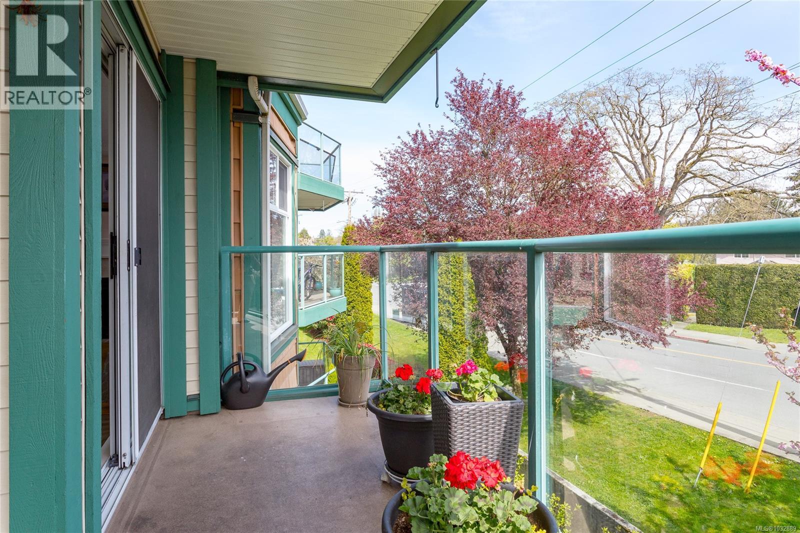 303 899 Darwin Ave, Saanich, British Columbia  V8X 2X7 - Photo 33 - 1032889