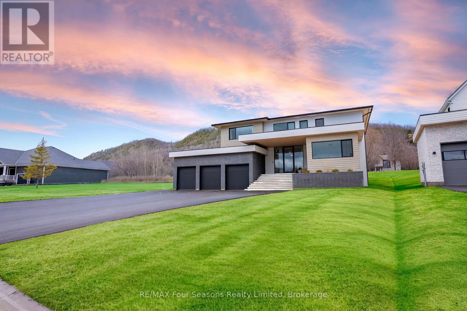 102 BARTON BOULEVARD, Blue Mountains, Ontario