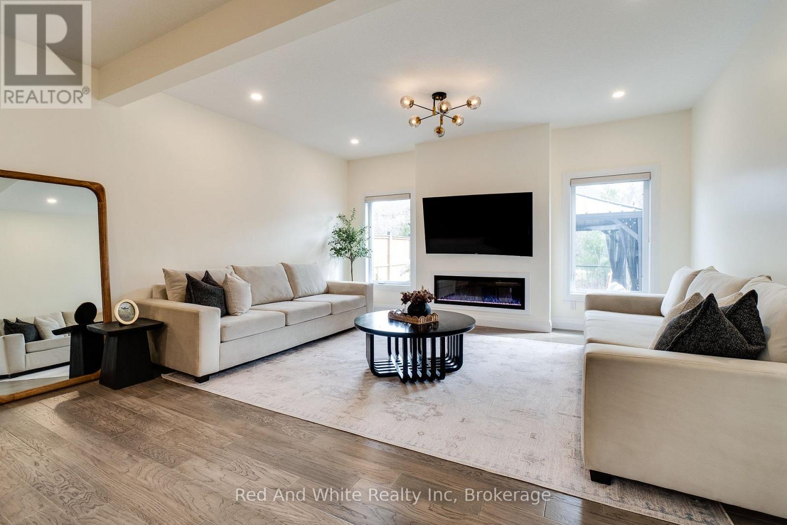 126 Forest Creek Drive, Kitchener, Ontario  N2R 0M1 - Photo 4 - X13028440