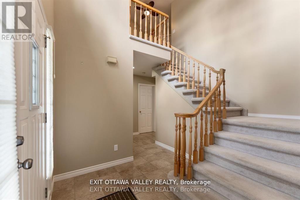 127 Owens Street, Pembroke, Ontario  K8A 8K1 - Photo 2 - X13028426