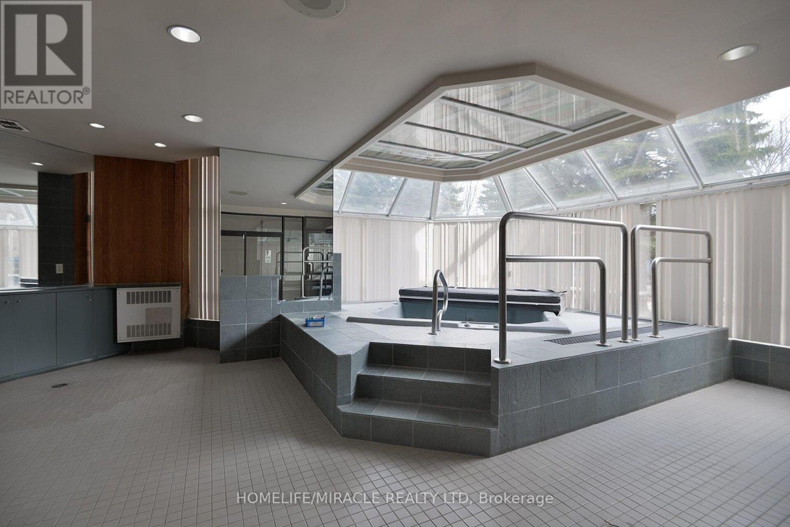 401 - 26 Hanover Road, Brampton, Ontario  L6S 4T2 - Photo 40 - W13026444