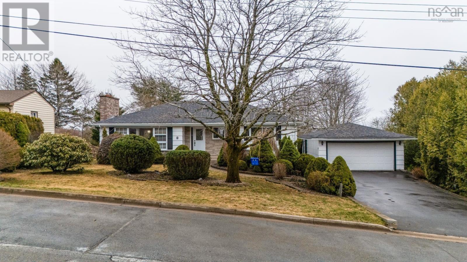 7 Lincoln Drive, Bedford, Nova Scotia  B4A 1S6 - Photo 2 - 202608184