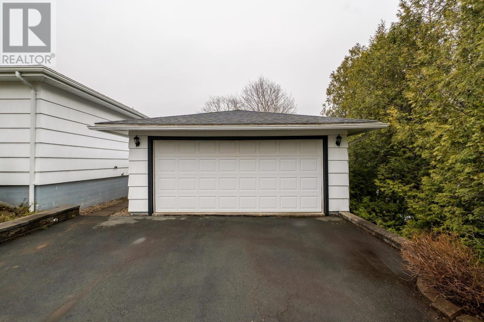 7 Lincoln Drive, Bedford, Nova Scotia  B4A 1S6 - Photo 34 - 202608184