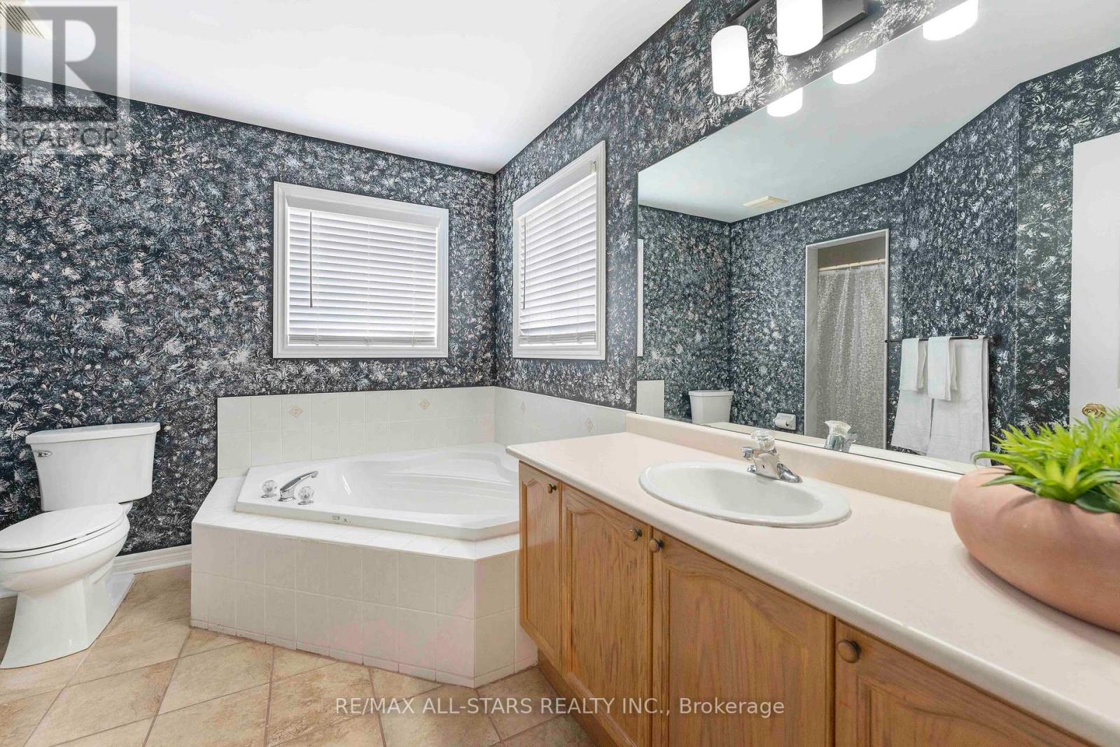 18 Reddenhurst Crescent, Georgina, Ontario  L4P 4G1 - Photo 17 - N13027516