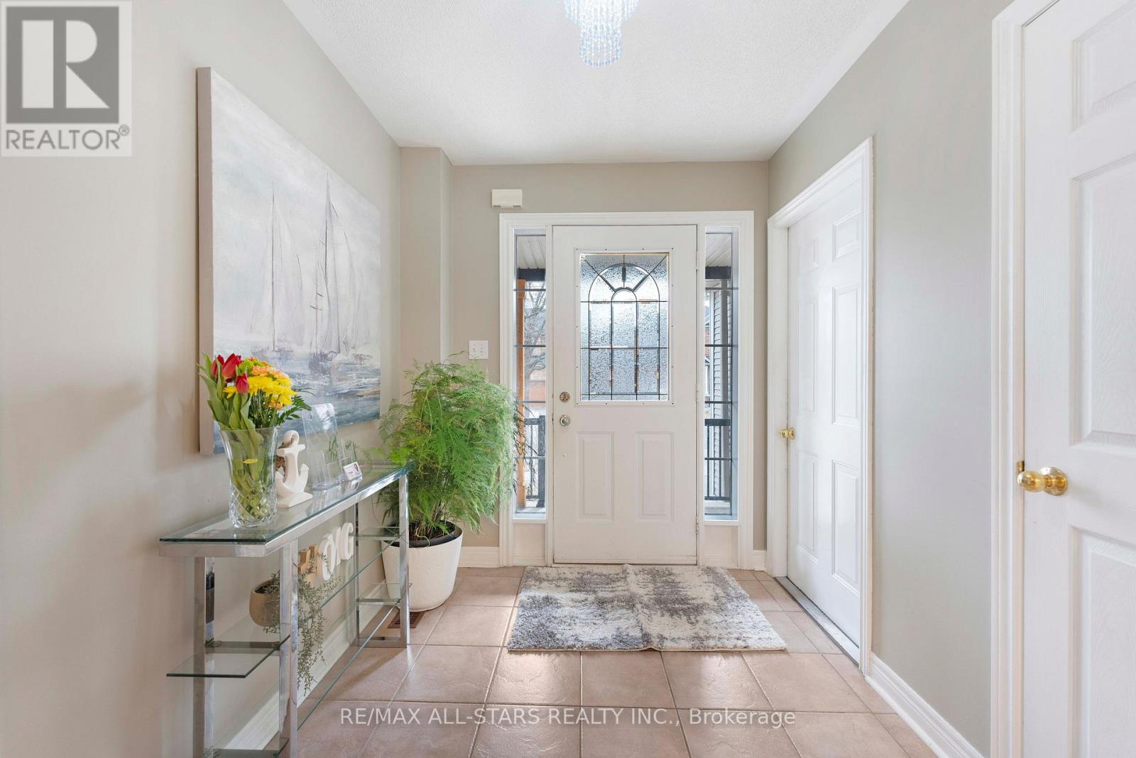 18 Reddenhurst Crescent, Georgina, Ontario  L4P 4G1 - Photo 2 - N13027516