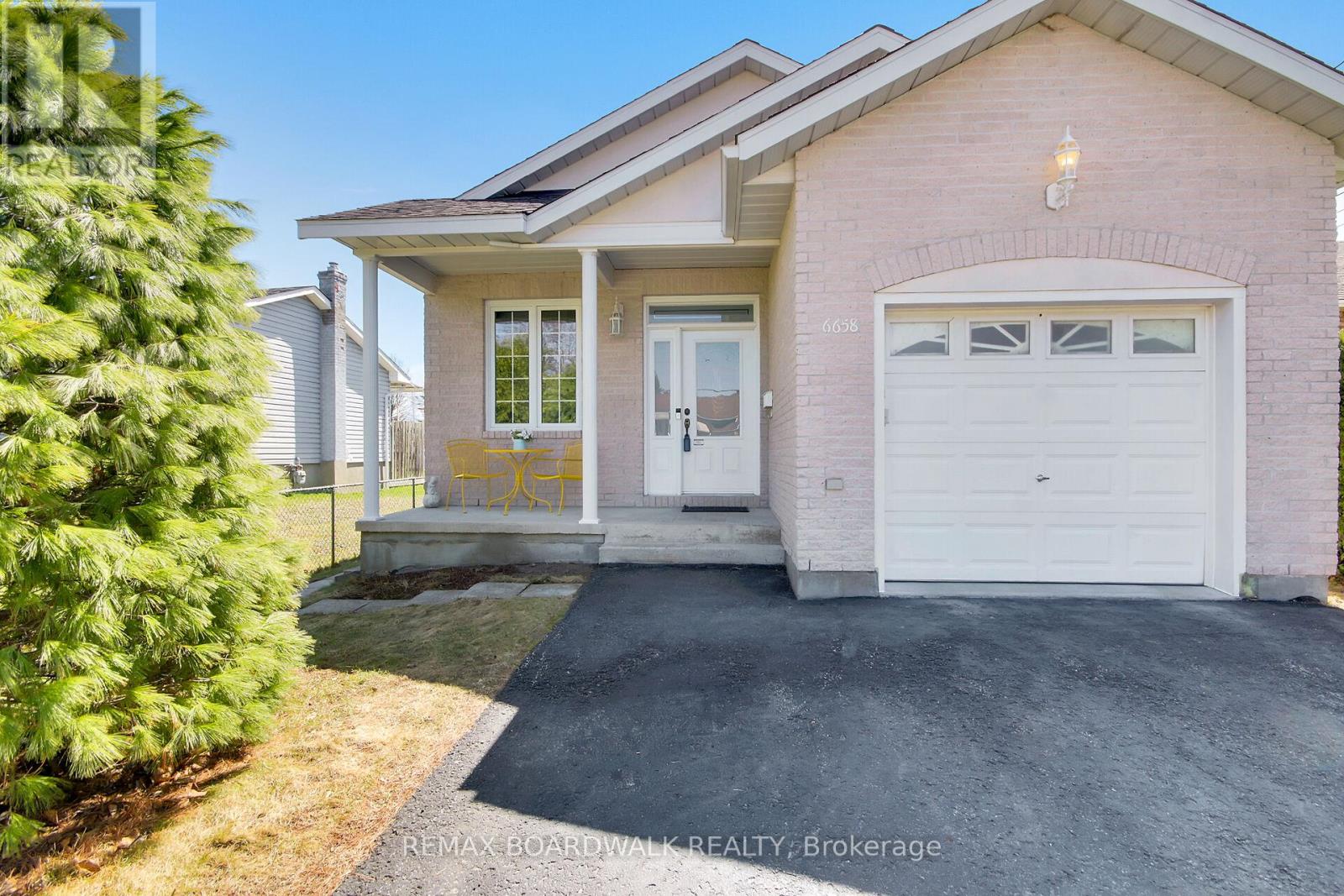 6658 BENOIT STREET, Ottawa, Ontario