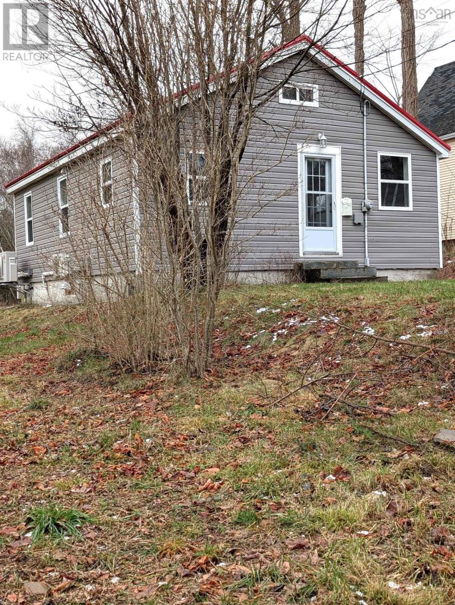 165 St. Phillips Street, Bridgewater, Nova Scotia  B4V 1W6 - Photo 1 - 202529313