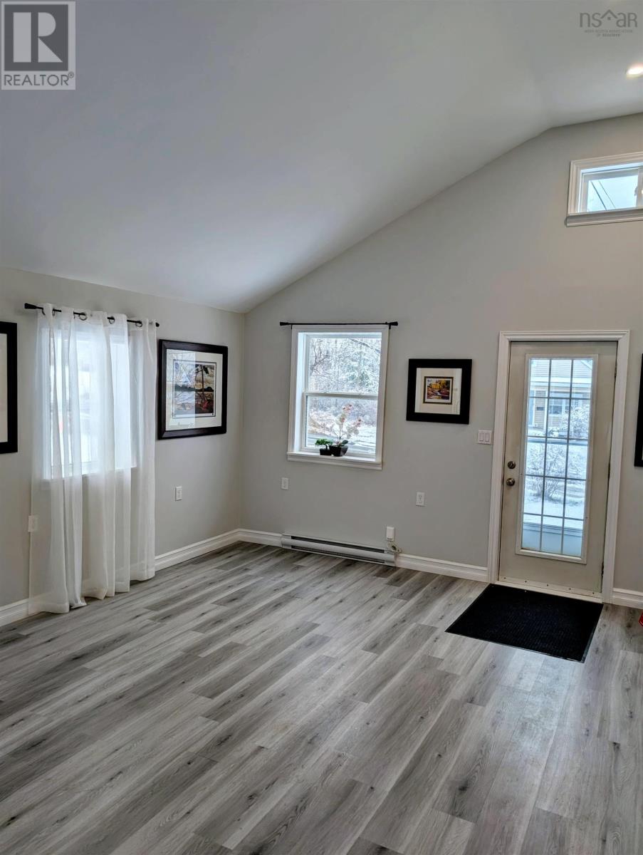 165 St. Phillips Street, Bridgewater, Nova Scotia  B4V 1W6 - Photo 3 - 202529313