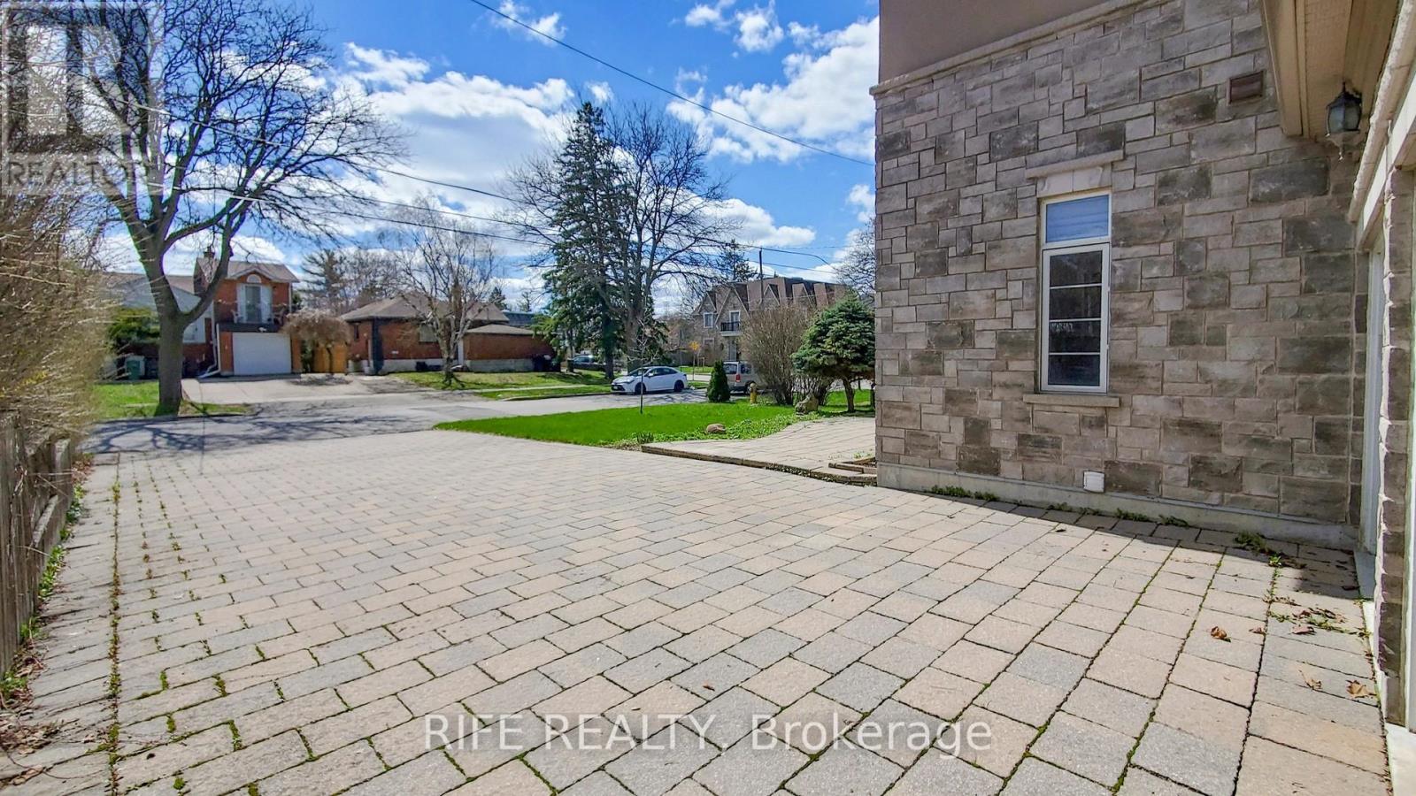 48 Transwell Avenue, Toronto, Ontario  M2R 2J8 - Photo 2 - C13028342