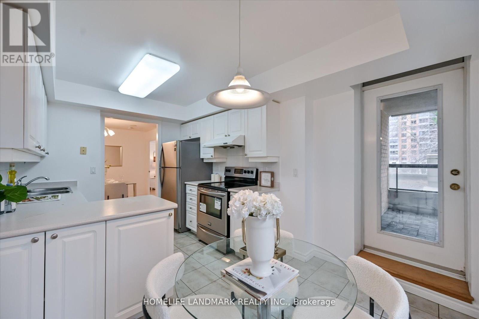 206 - 18 Sommerset Way, Toronto, Ontario  M2N 6X5 - Photo 12 - C13028354