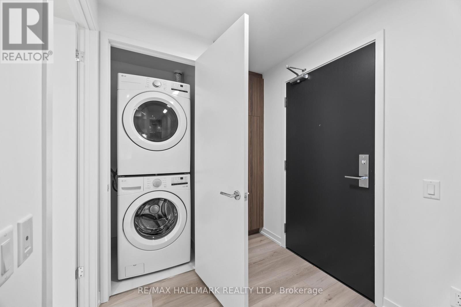 403 - 863 St. Clair Avenue W, Toronto, Ontario  M6C 0B2 - Photo 3 - C13028482