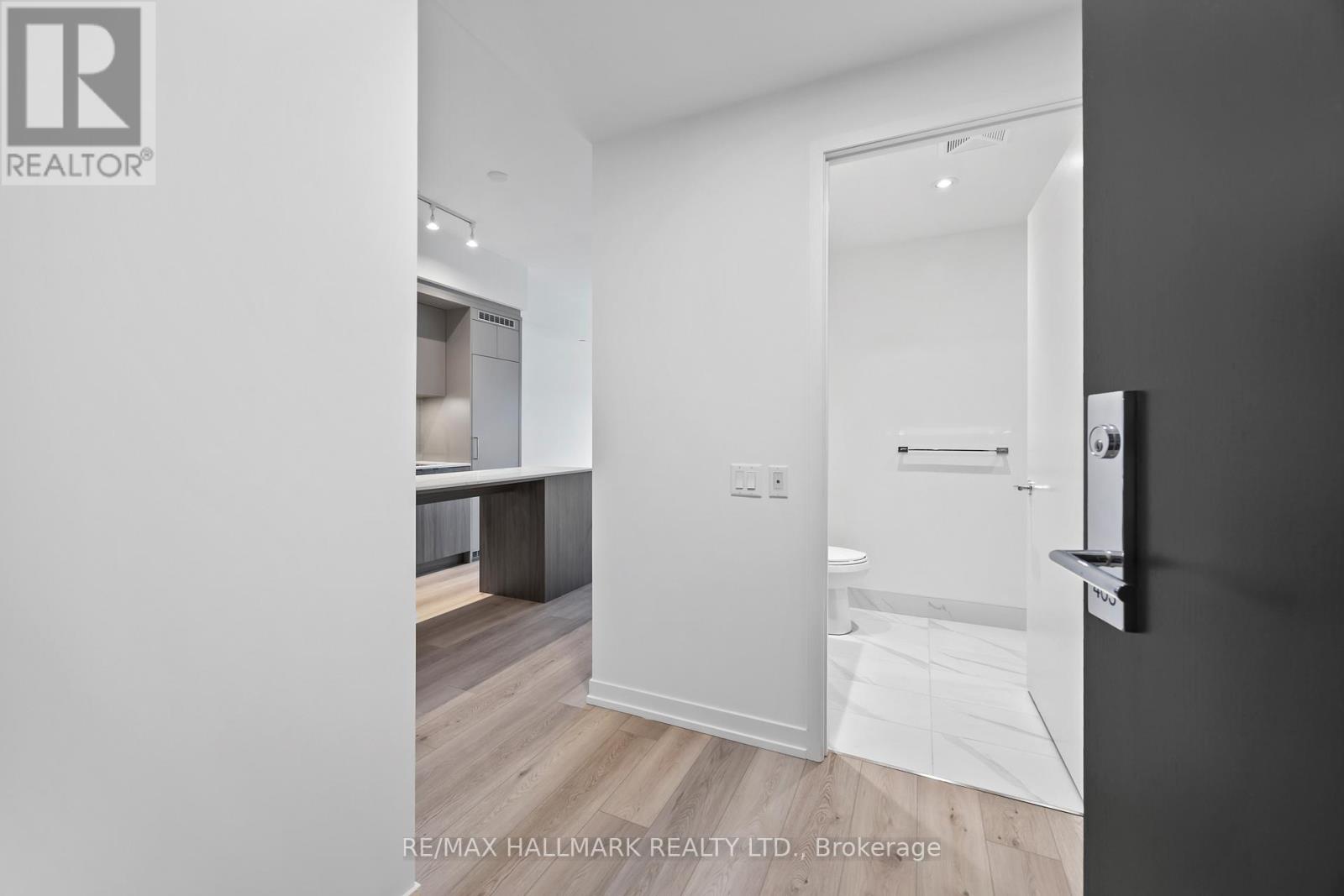 403 - 863 St. Clair Avenue W, Toronto, Ontario  M6C 0B2 - Photo 4 - C13028482