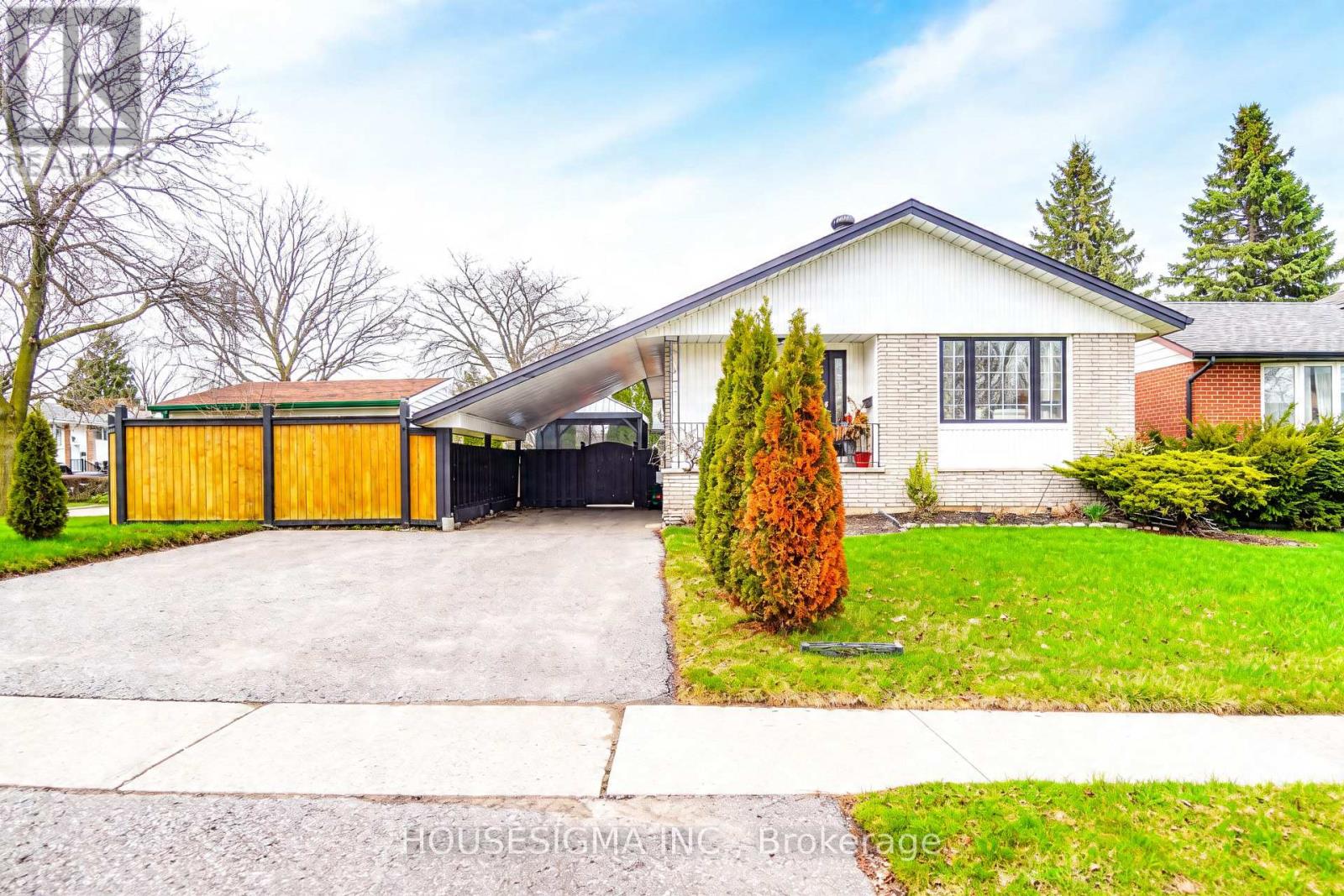 919 Central Park Boulevard N, Oshawa, Ontario  L1G 6V8 - Photo 1 - E13027160