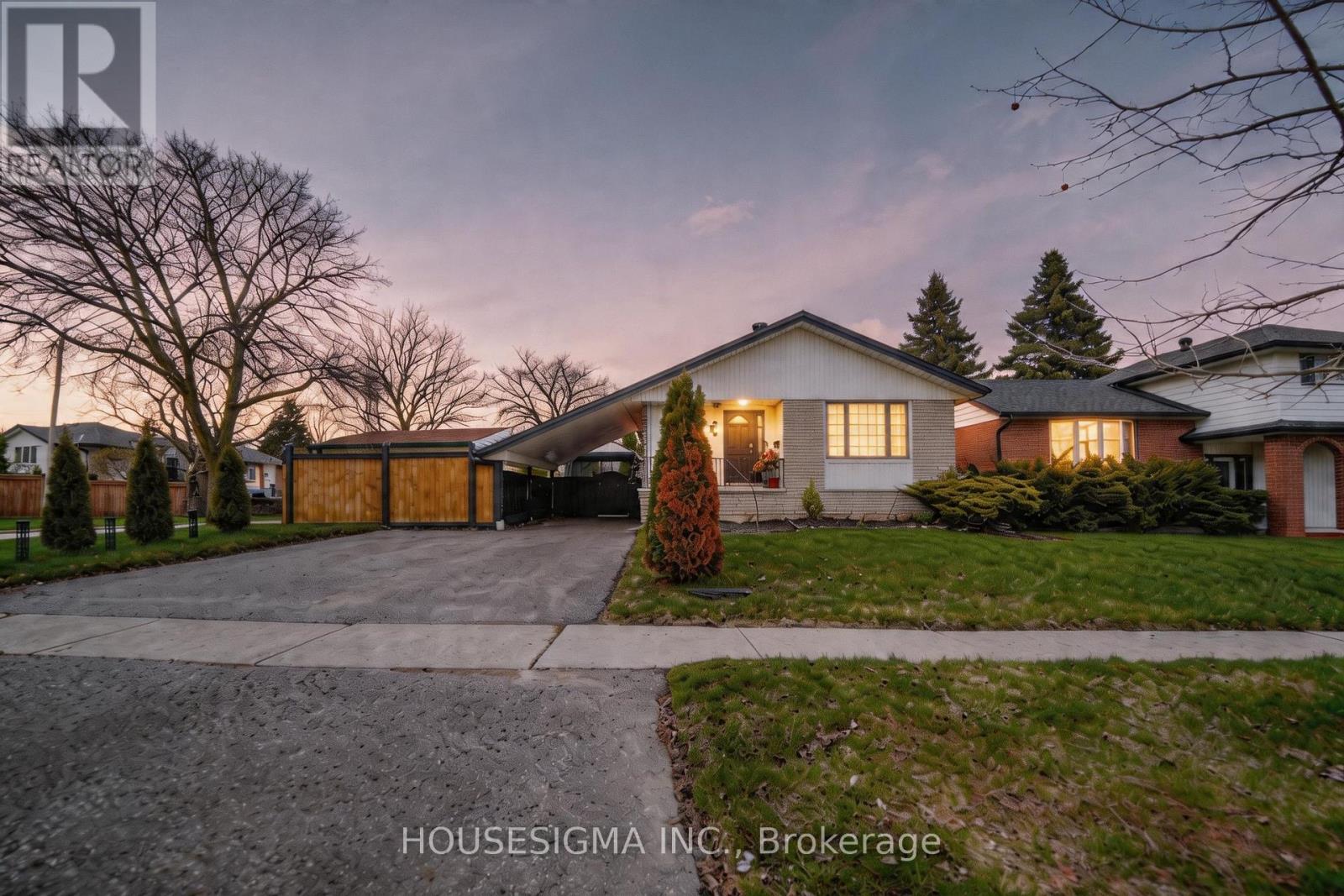 919 Central Park Boulevard N, Oshawa, Ontario  L1G 6V8 - Photo 2 - E13027160