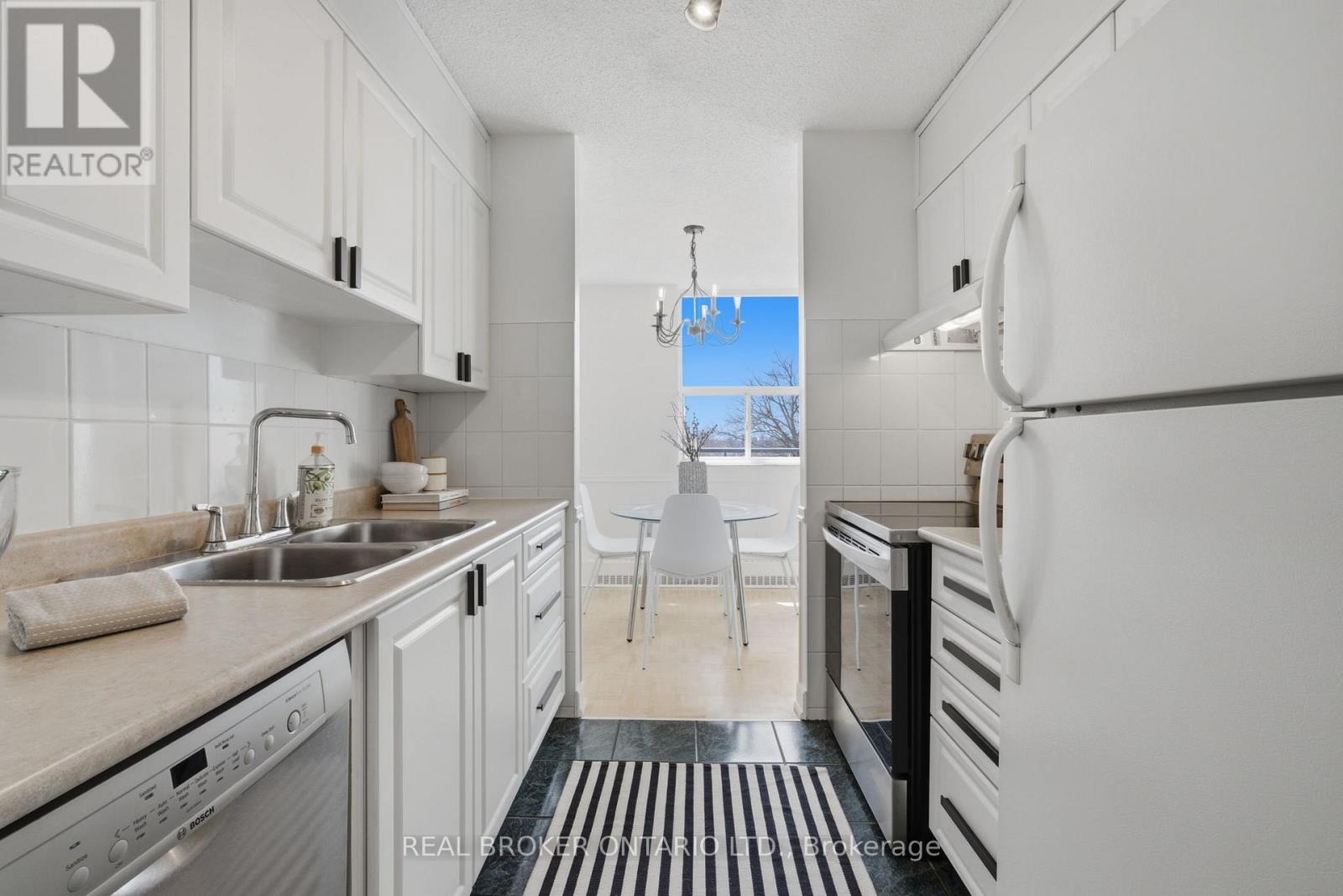 306 - 1071 Woodbine Avenue, Toronto, Ontario  M4C 4C2 - Photo 11 - E13028458