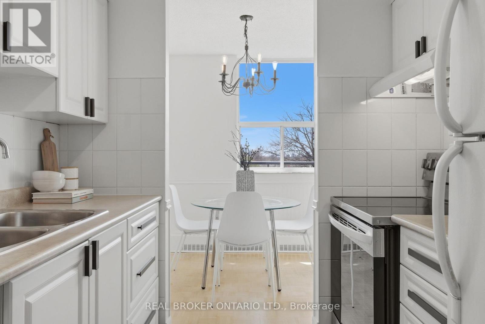 306 - 1071 Woodbine Avenue, Toronto, Ontario  M4C 4C2 - Photo 12 - E13028458