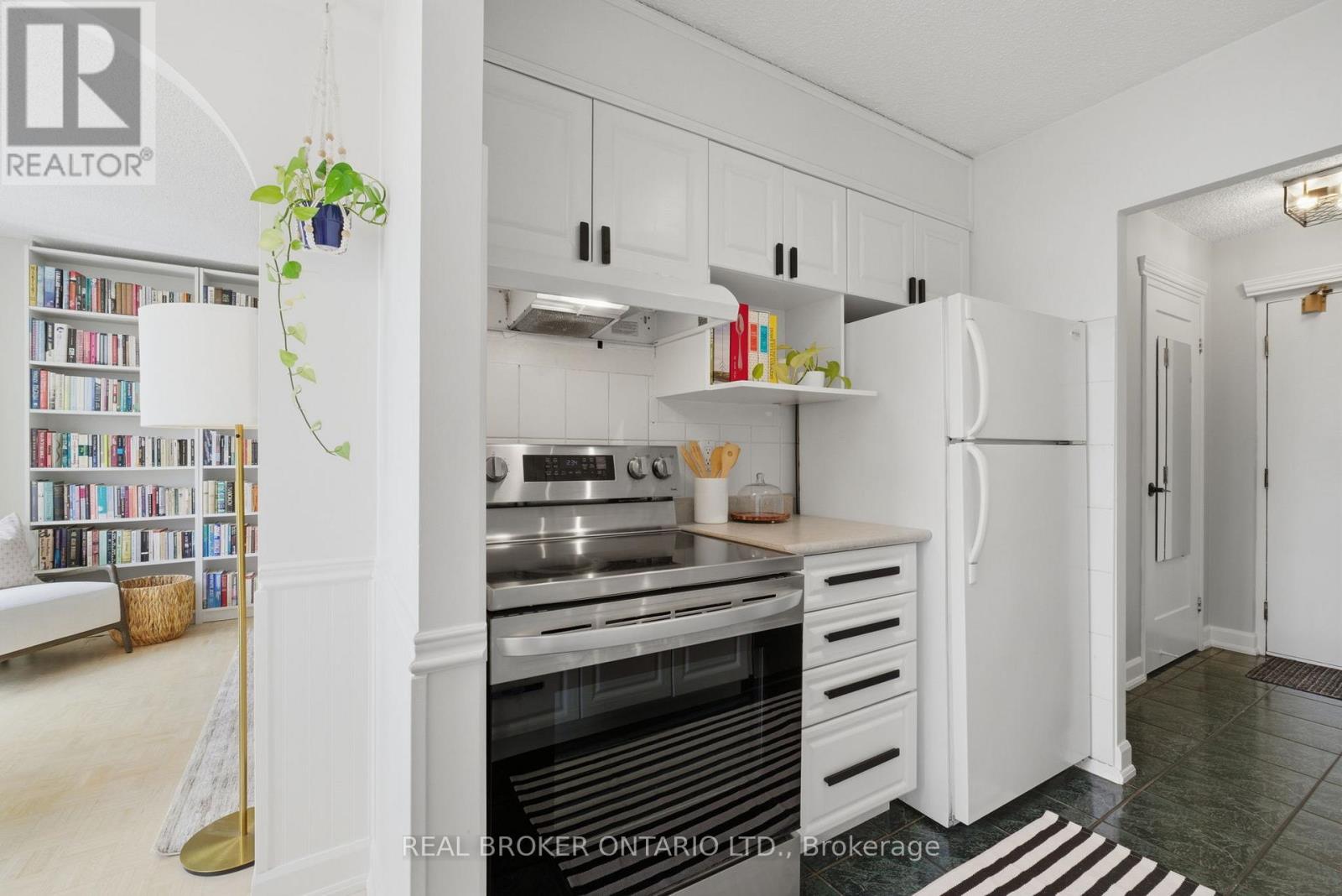 306 - 1071 Woodbine Avenue, Toronto, Ontario  M4C 4C2 - Photo 13 - E13028458