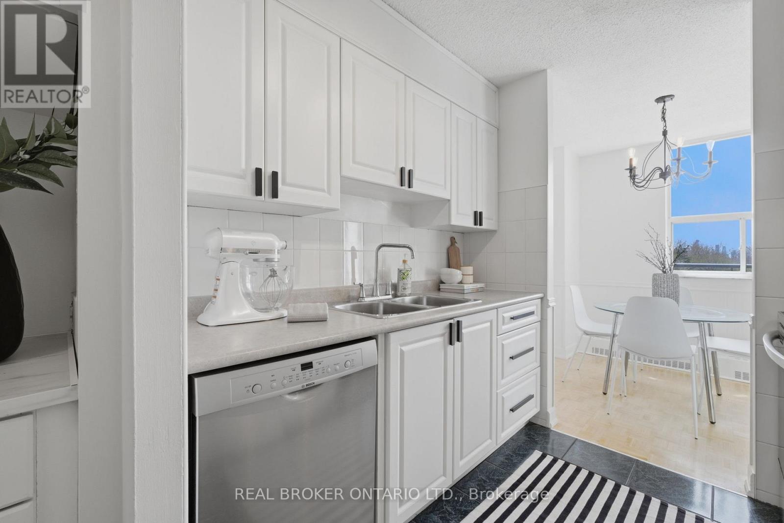 306 - 1071 Woodbine Avenue, Toronto, Ontario  M4C 4C2 - Photo 14 - E13028458