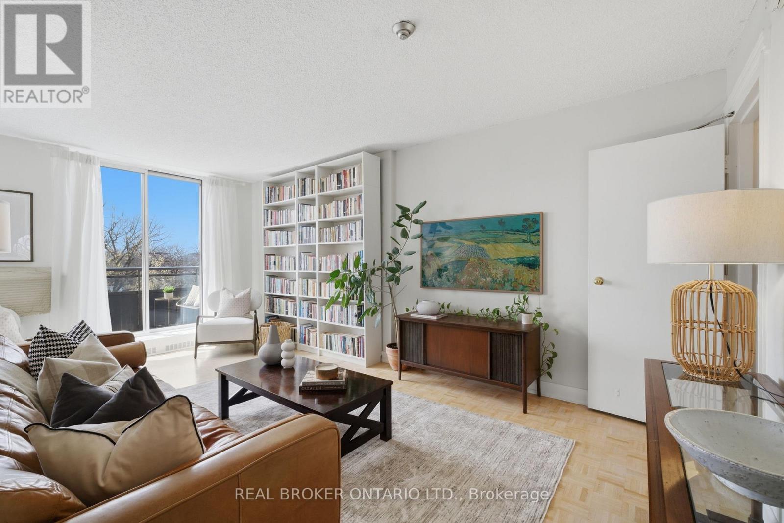 306 - 1071 Woodbine Avenue, Toronto, Ontario  M4C 4C2 - Photo 2 - E13028458