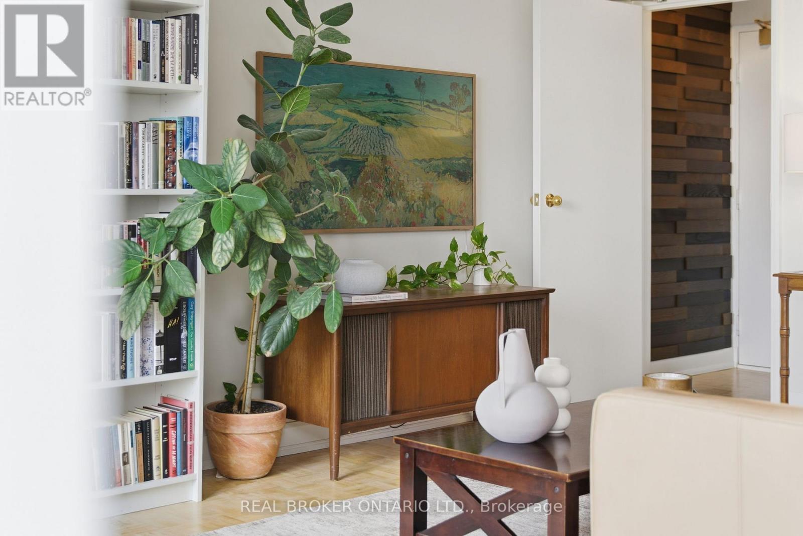 306 - 1071 Woodbine Avenue, Toronto, Ontario  M4C 4C2 - Photo 5 - E13028458