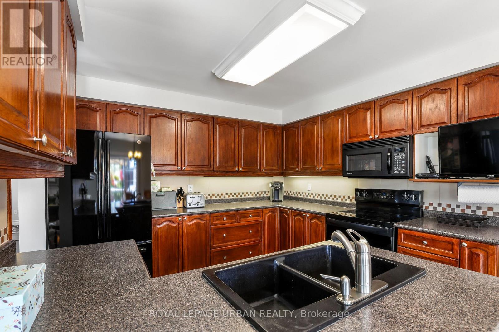 1081 Keswick Court, Oshawa, Ontario  L1K 2V2 - Photo 18 - E13028498