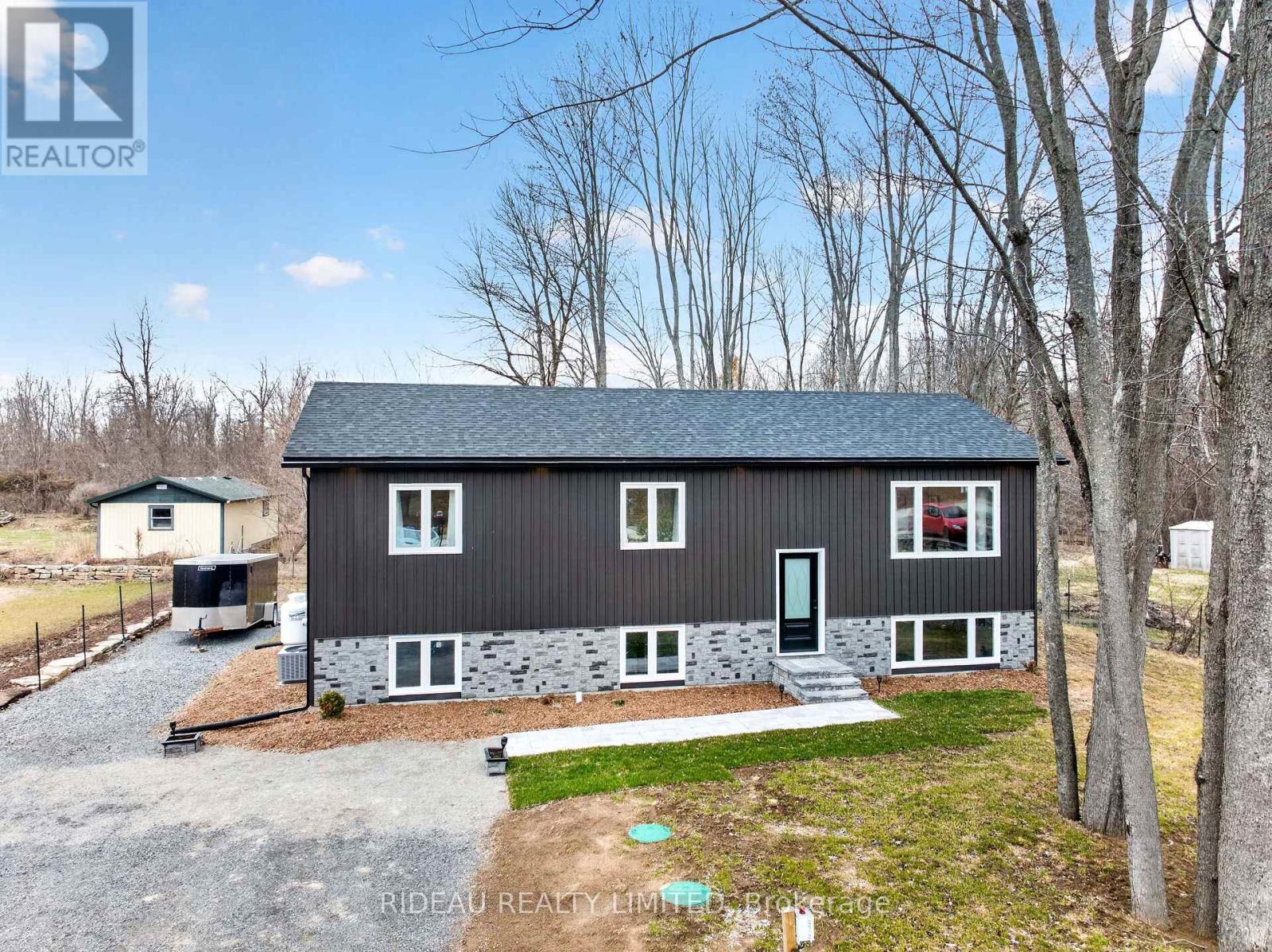 7 Brock Street, Rideau Lakes, Ontario  K0G 1P0 - Photo 2 - X13028470