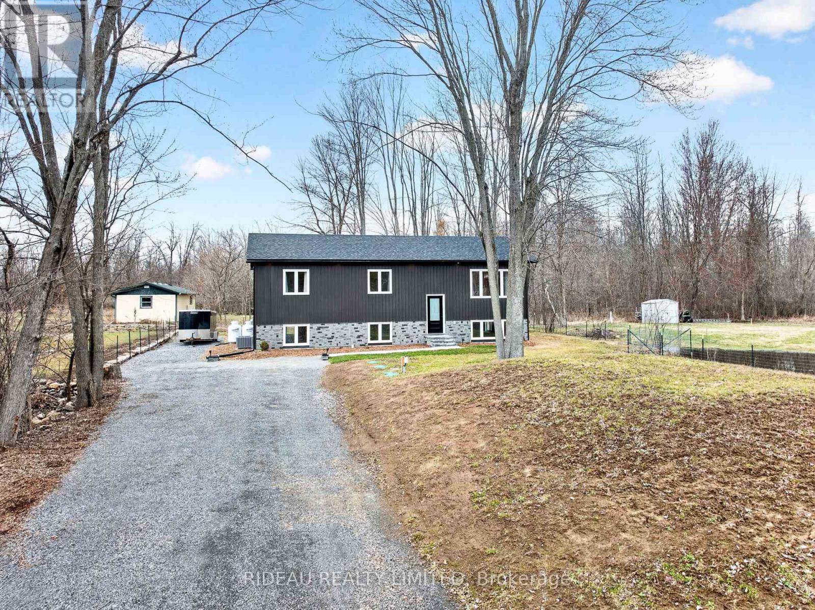 7 Brock Street, Rideau Lakes, Ontario  K0G 1P0 - Photo 3 - X13028470