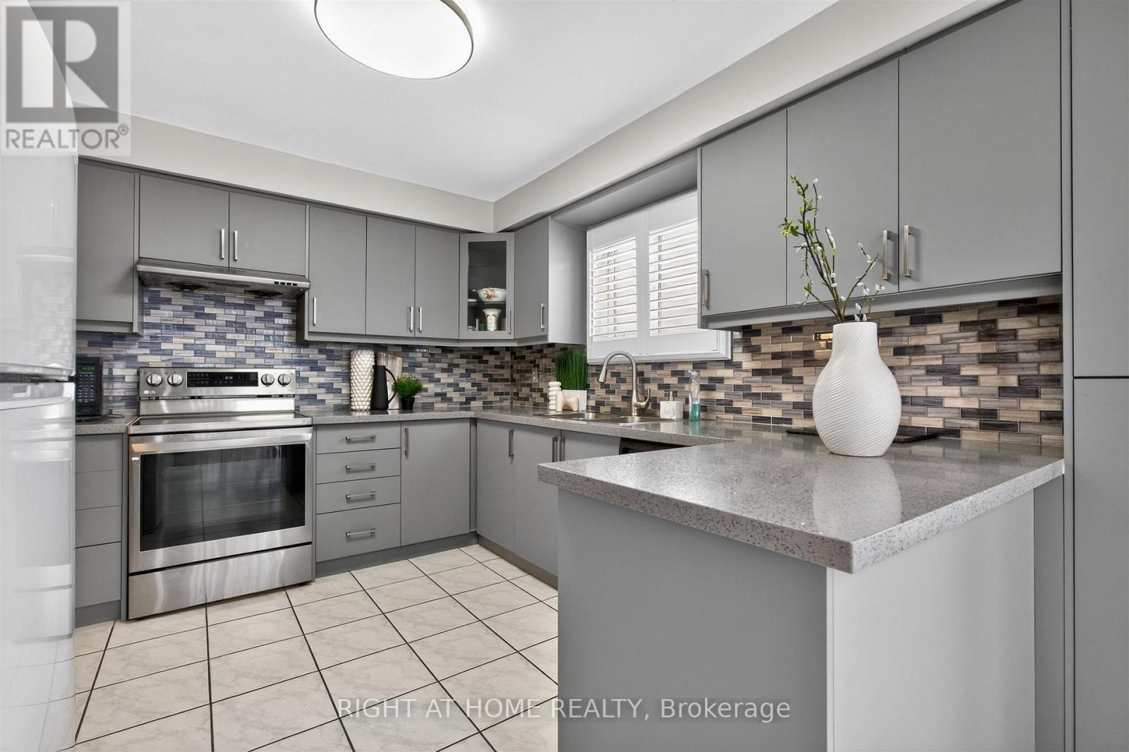 3 Lancashire Road, Markham, Ontario  L3R 8K9 - Photo 13 - N13028350