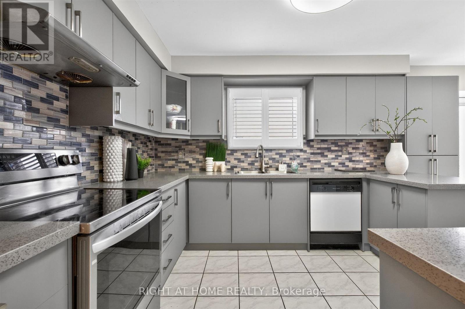 3 Lancashire Road, Markham, Ontario  L3R 8K9 - Photo 14 - N13028350