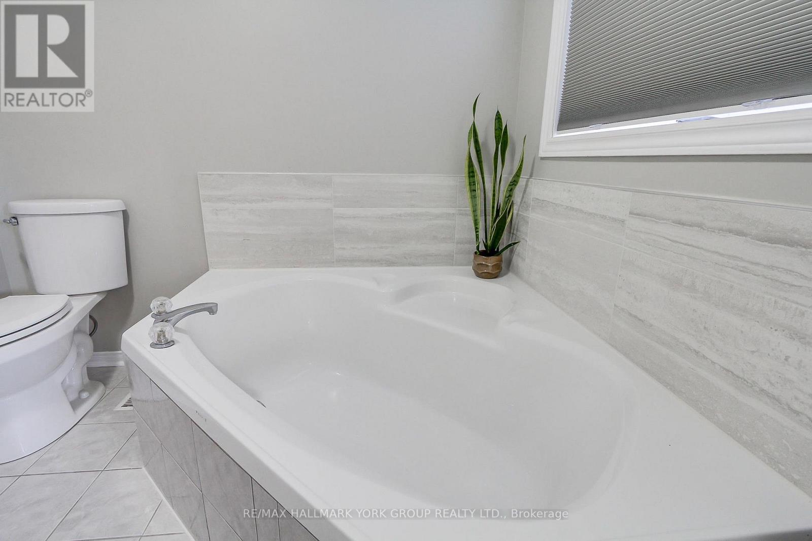 21 Daniele Avenue N, New Tecumseth, Ontario  L0G 1A0 - Photo 35 - N13028430