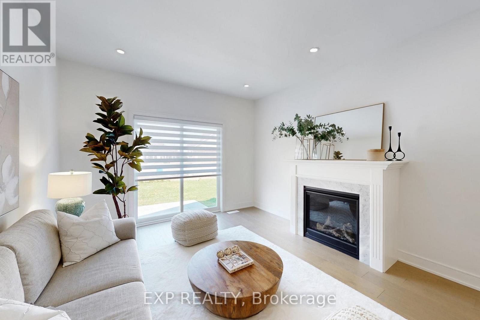 10 Palmira Drive, Georgina, Ontario  L0E 1R0 - Photo 5 - N13028438