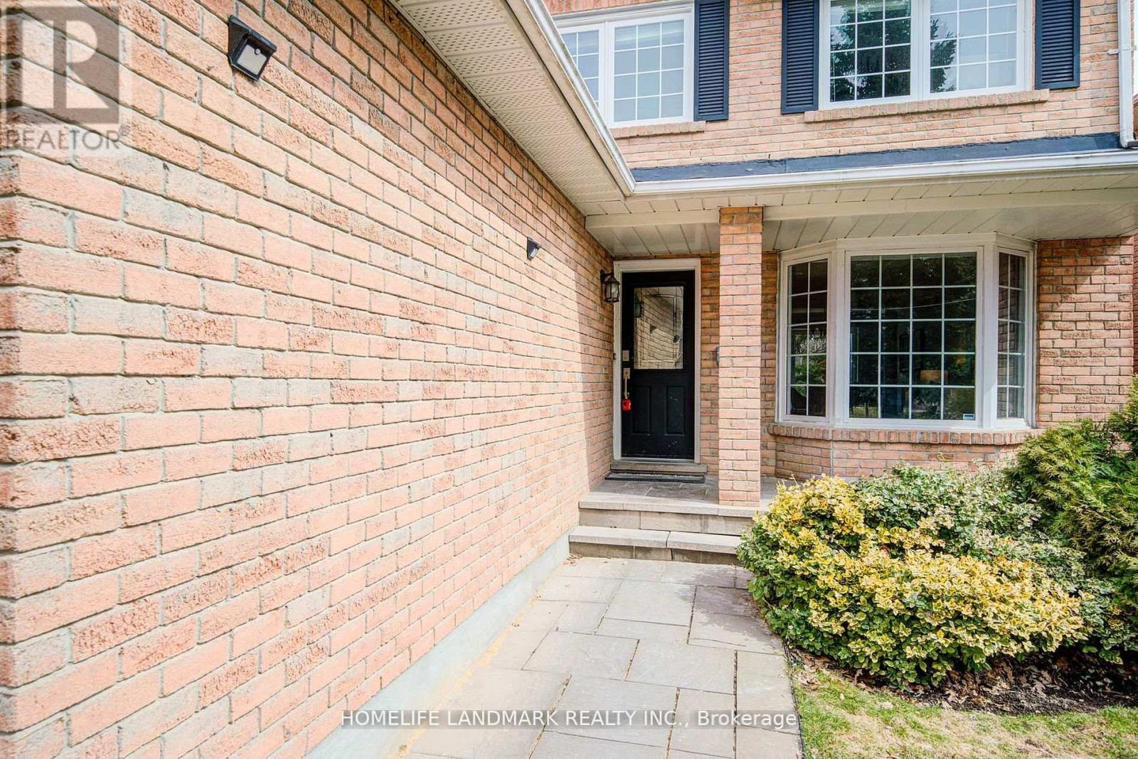1111 Deer Run, Mississauga, Ontario  L5C 3P7 - Photo 2 - W13028366