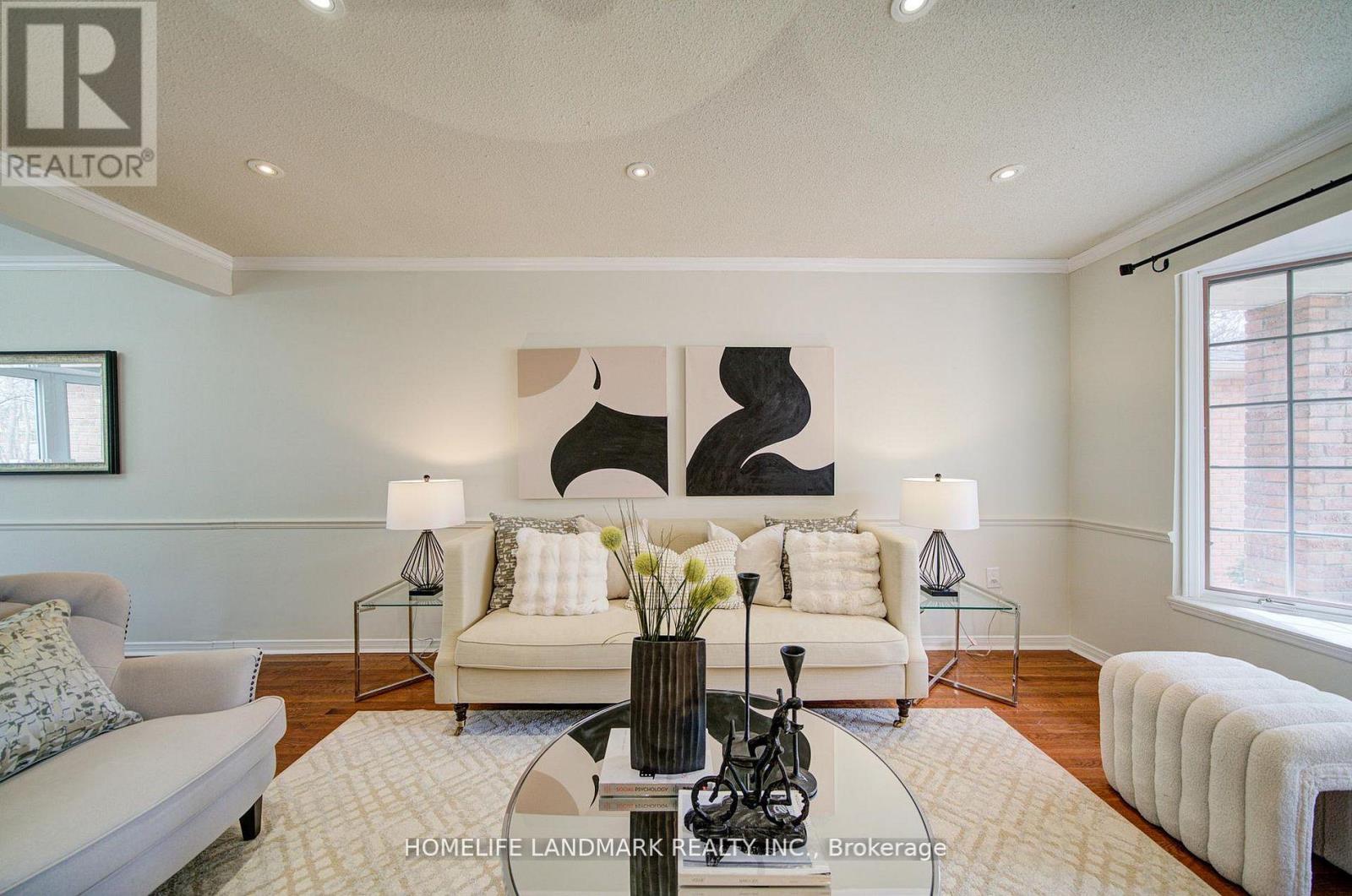 1111 Deer Run, Mississauga, Ontario  L5C 3P7 - Photo 4 - W13028366