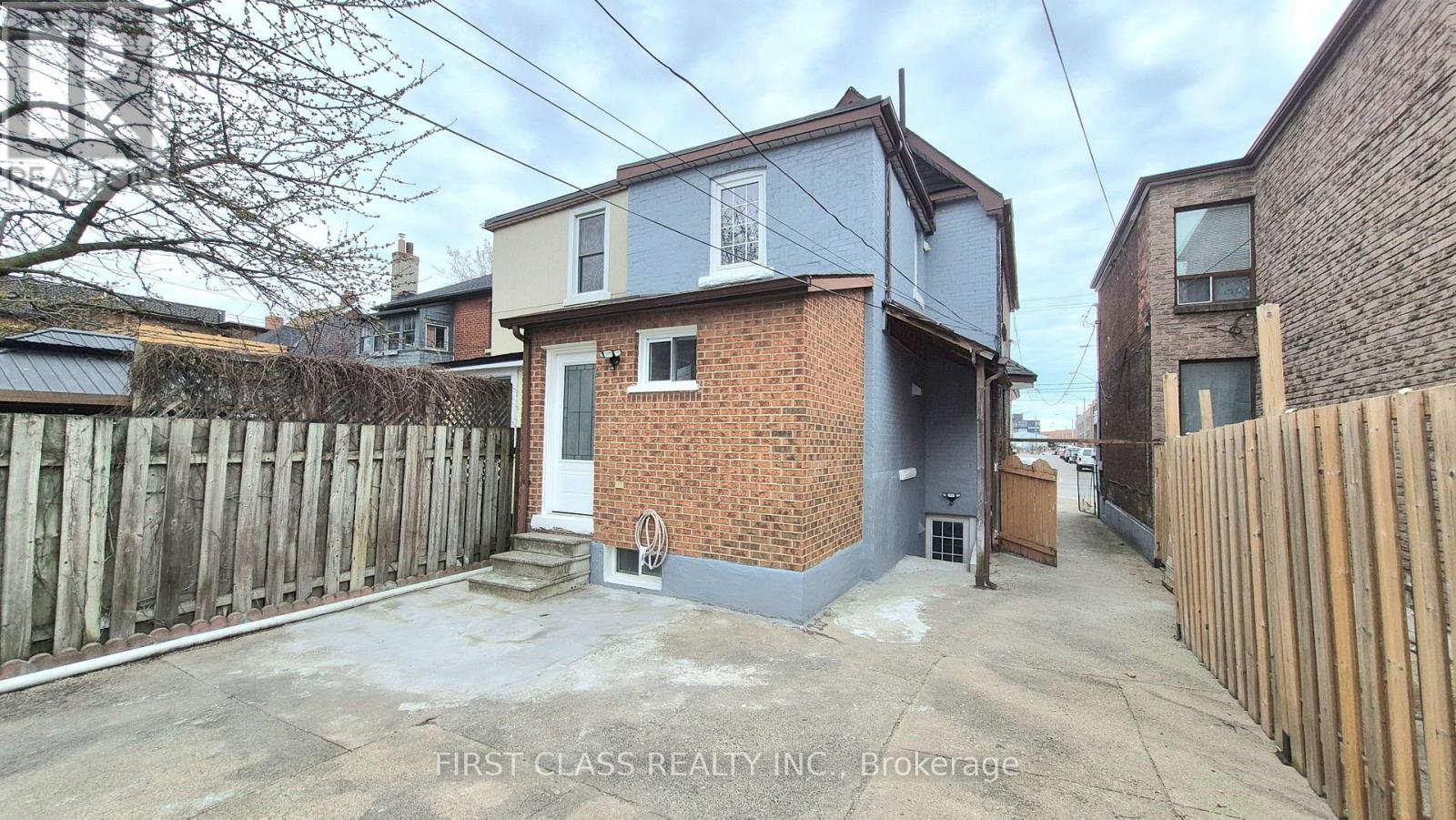 356 Wallace Avenue, Toronto, Ontario  M6P 3P2 - Photo 2 - W13028384