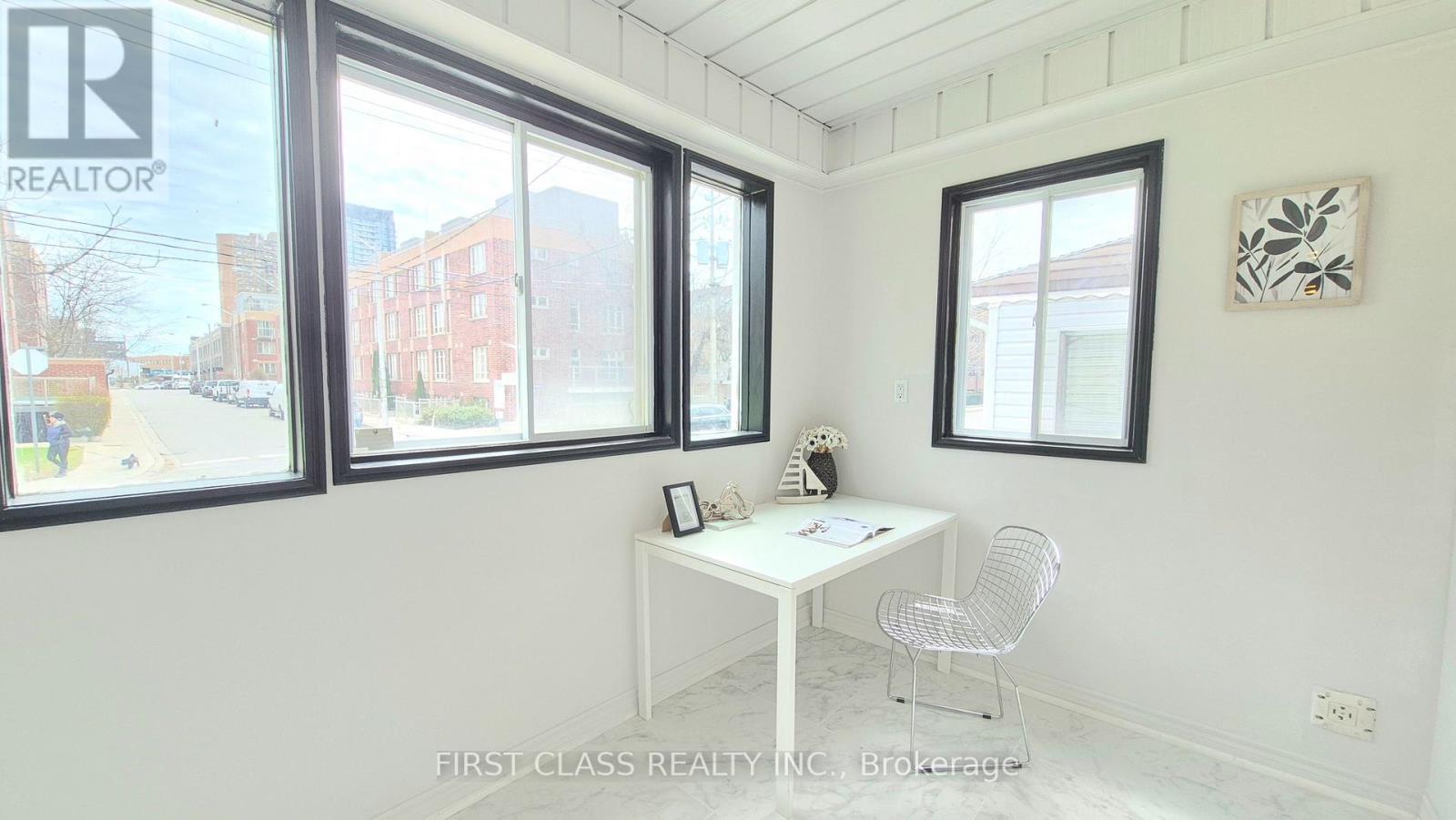 356 Wallace Avenue, Toronto, Ontario  M6P 3P2 - Photo 5 - W13028384