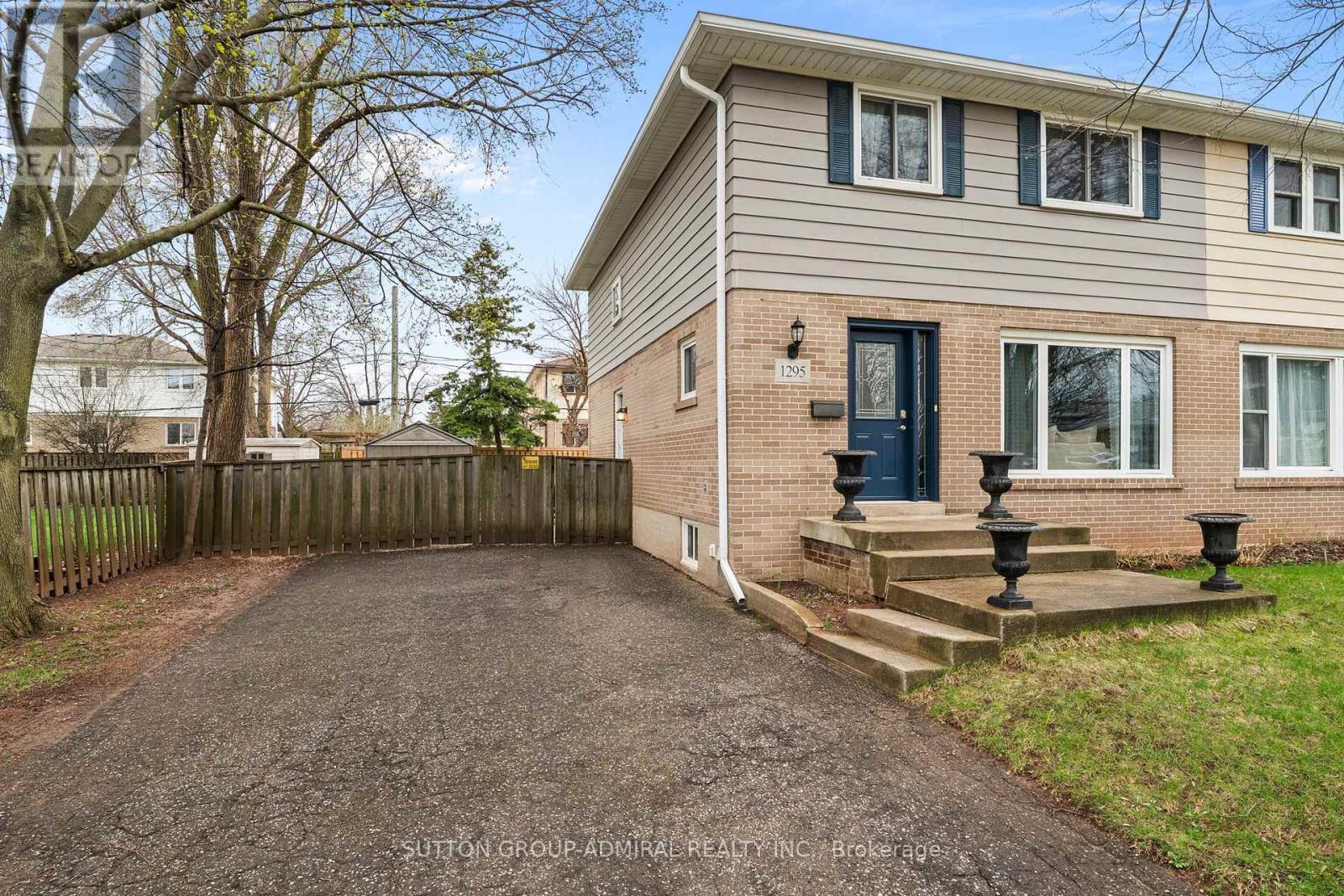 1295 Napier Crescent, Oakville, Ontario  L6H 2A5 - Photo 2 - W13028406